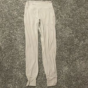 Lululemon align joggers size 4